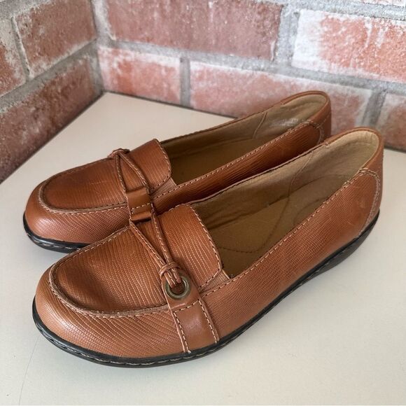 Clarks Ashland Slip On Loafers Women’s 8 Tan Chestnut Leather - Picture 1 of 9